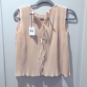 Nwt leoca Paris pleated crape top